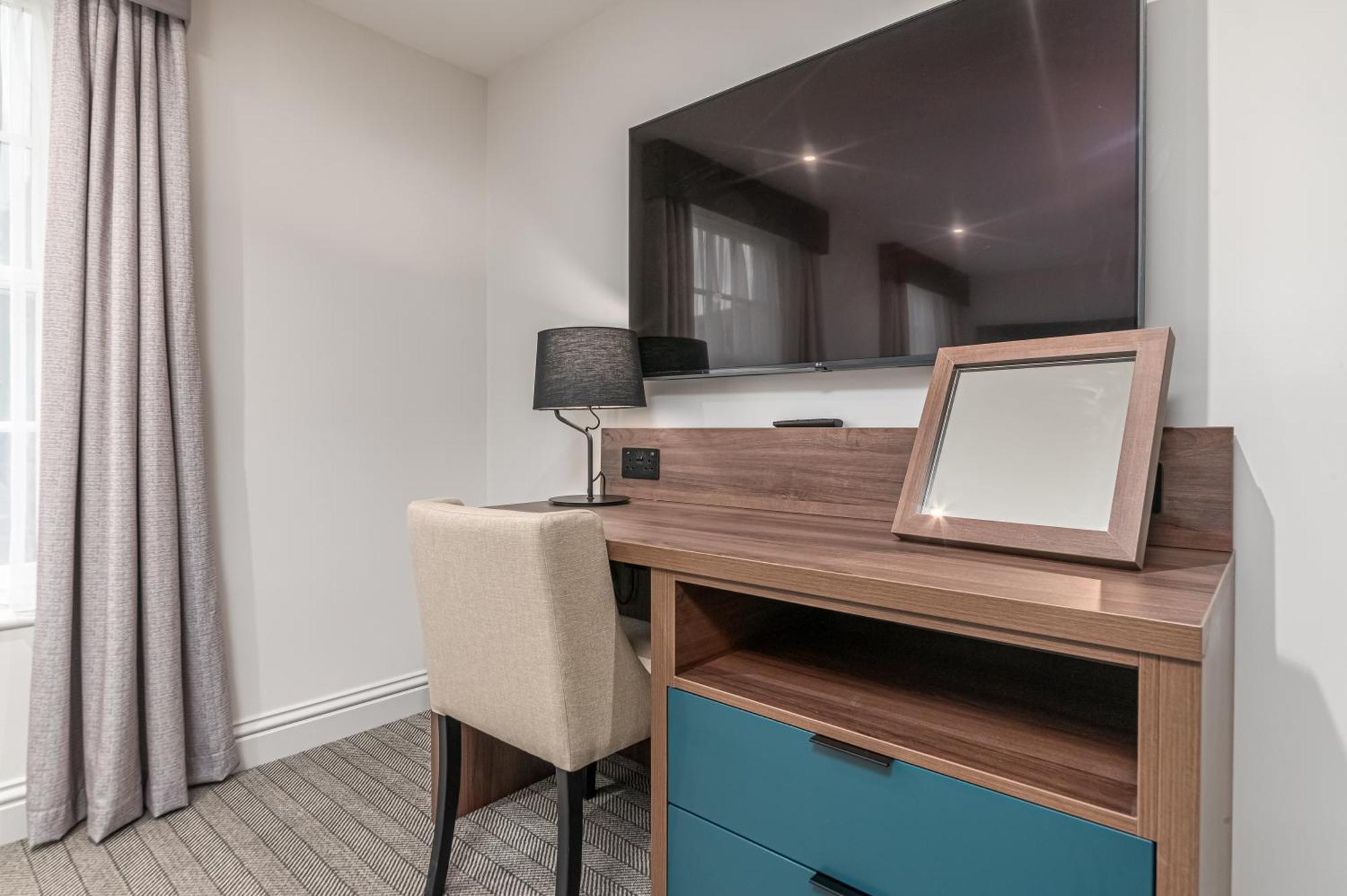 Mercure Salisbury White Hart Hotel & Apartments Экстерьер фото