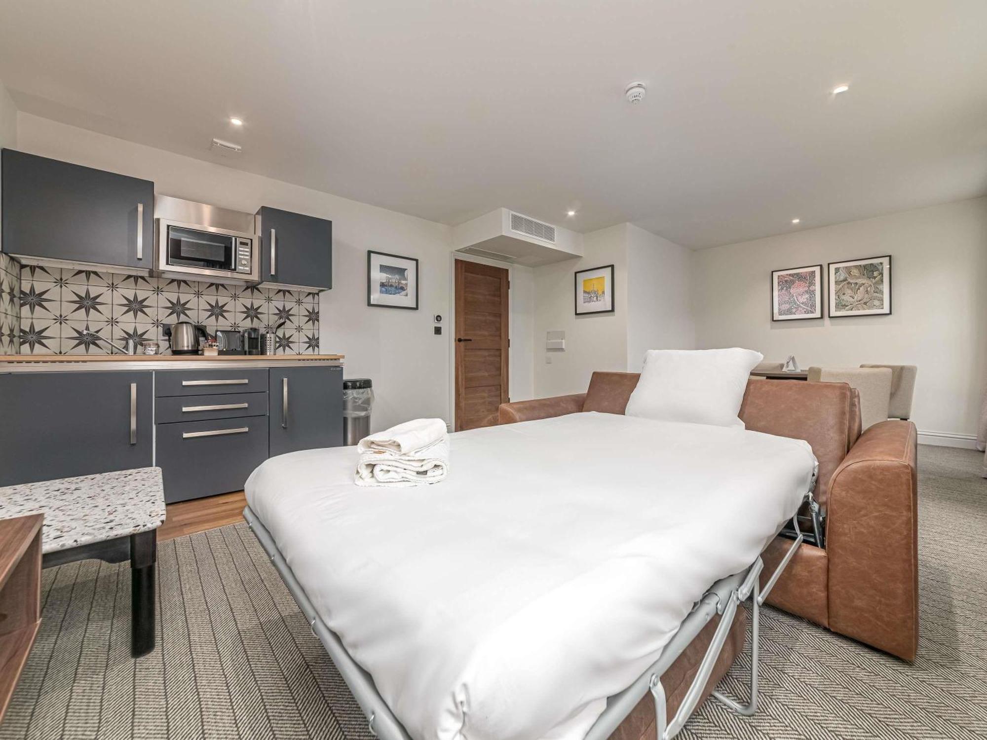 Mercure Salisbury White Hart Hotel & Apartments Экстерьер фото