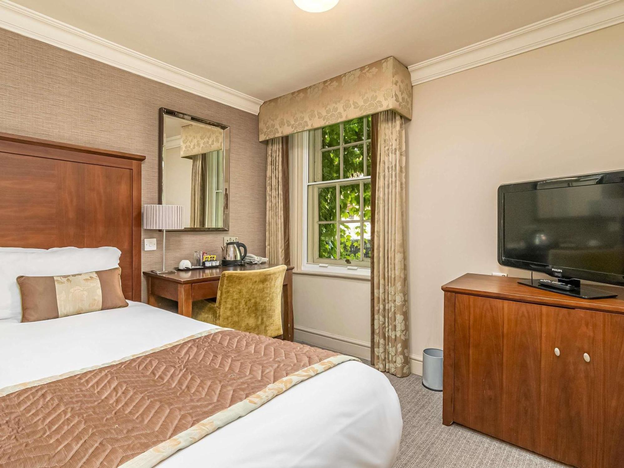 Mercure Salisbury White Hart Hotel & Apartments Экстерьер фото