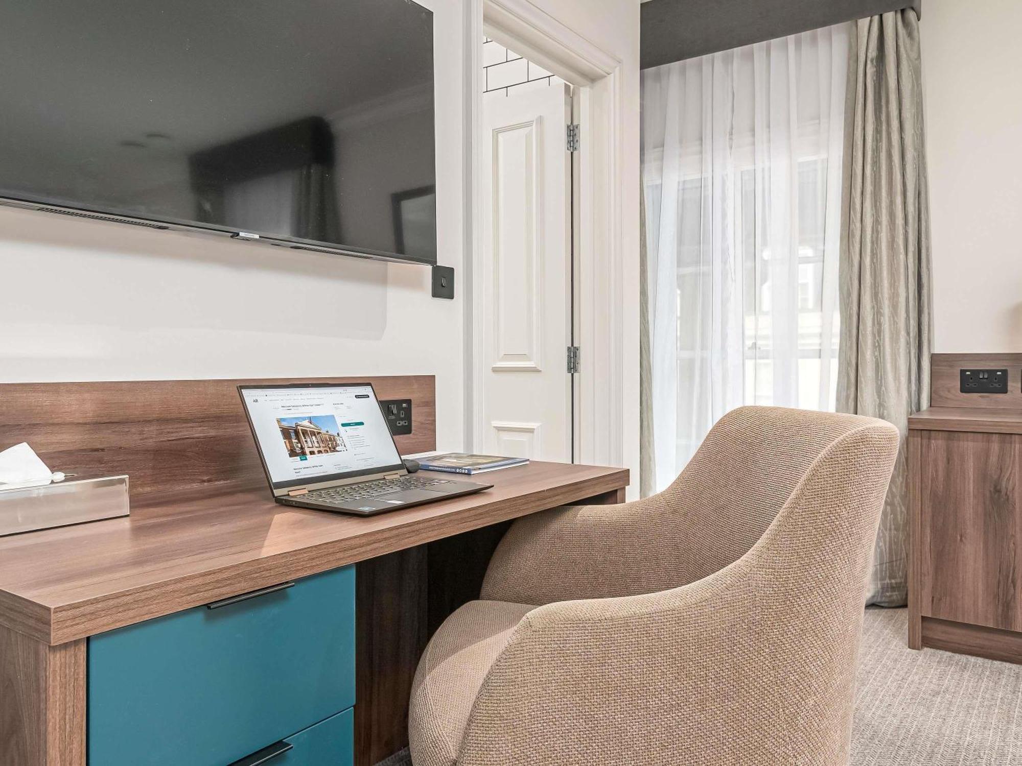Mercure Salisbury White Hart Hotel & Apartments Экстерьер фото